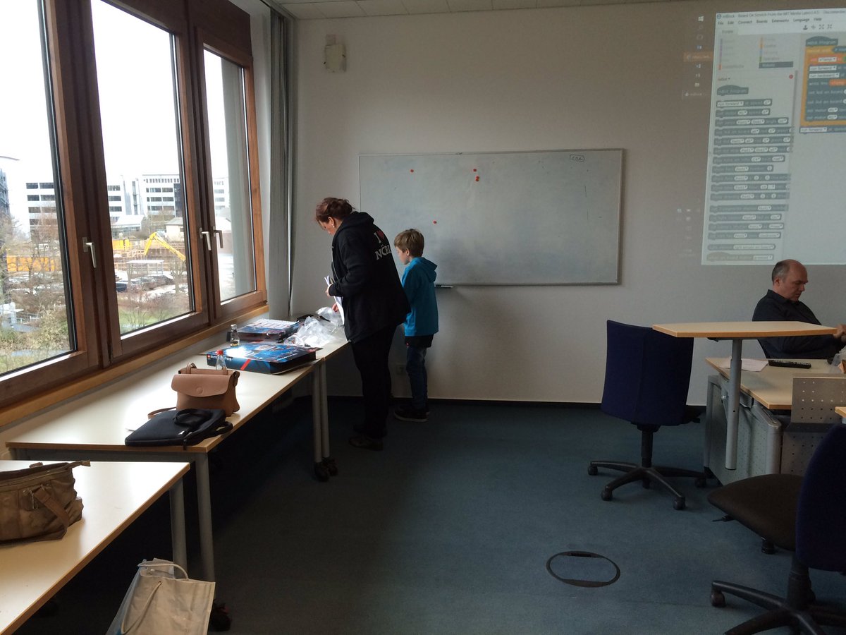 fredverheul's tweet image. Teams hard at work part 2 #SAPLearnHackPlay