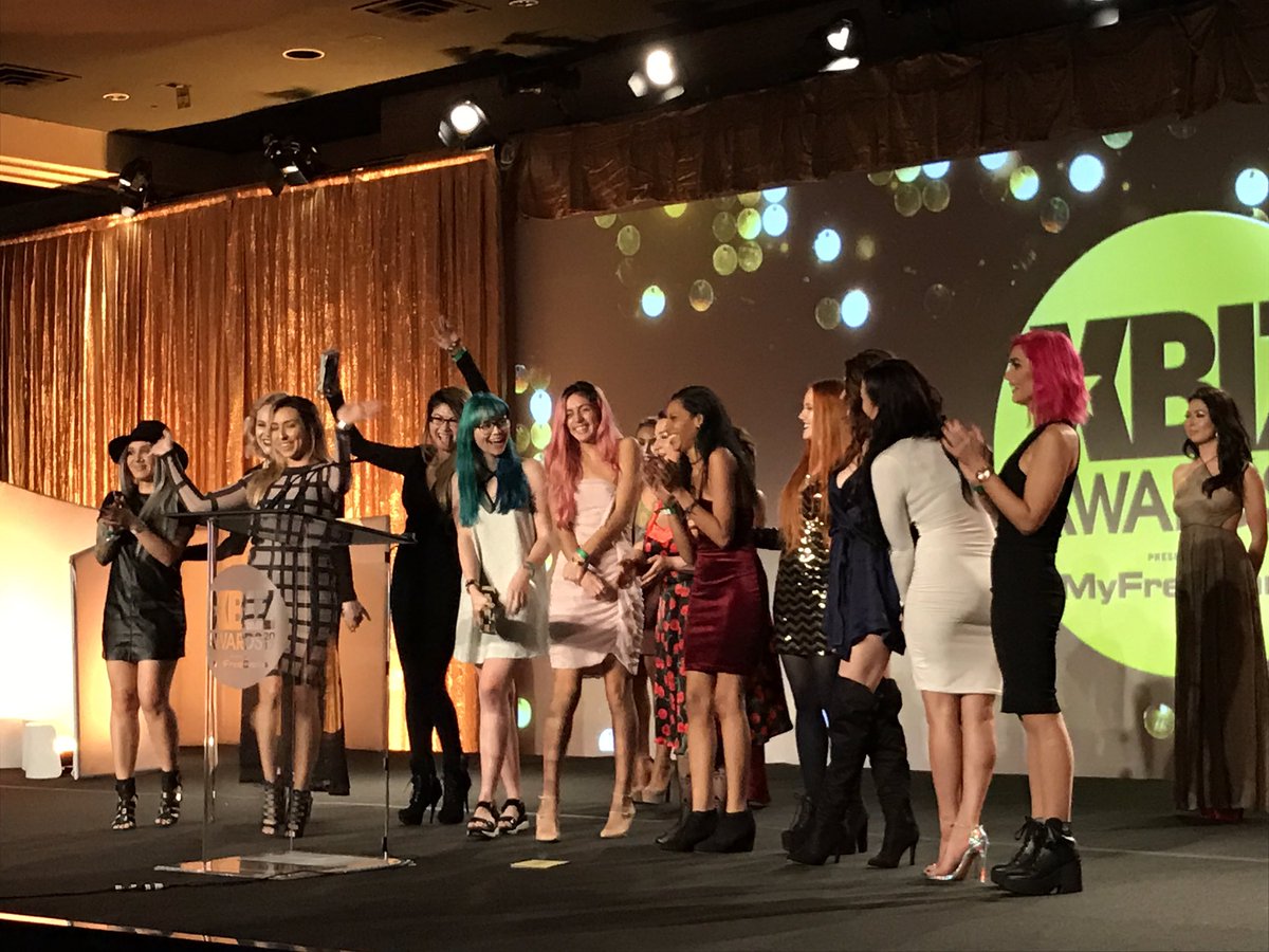 🌴💚 On Twitter Mfc Models Accepting The Xbiz Award For