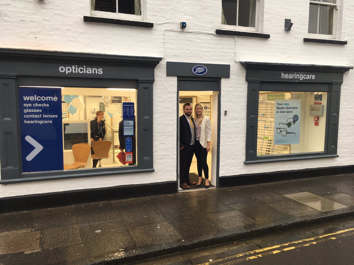 We did it! Let the new adventure begin #newstore #OCT #EyeHealth #Eyes #Wells #nextchapter #optometry #optics #glasses 💪👍😄
