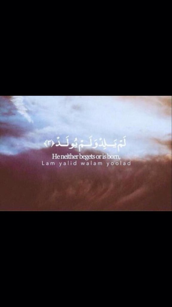 FARSF17's tweet photo. قال ﷺ: 🌧🌿؟
"قُل هو الله أحد تعدل ثلث القرآن" 
أي في الجزاء لا الإجزاء ؛ تعدل الثلث 
في الفضل والثواب لكنها لا تُجزئ
عن قراءة  ثلث القرآن ↙️. https://t.co/QNjRIfK5YZ
