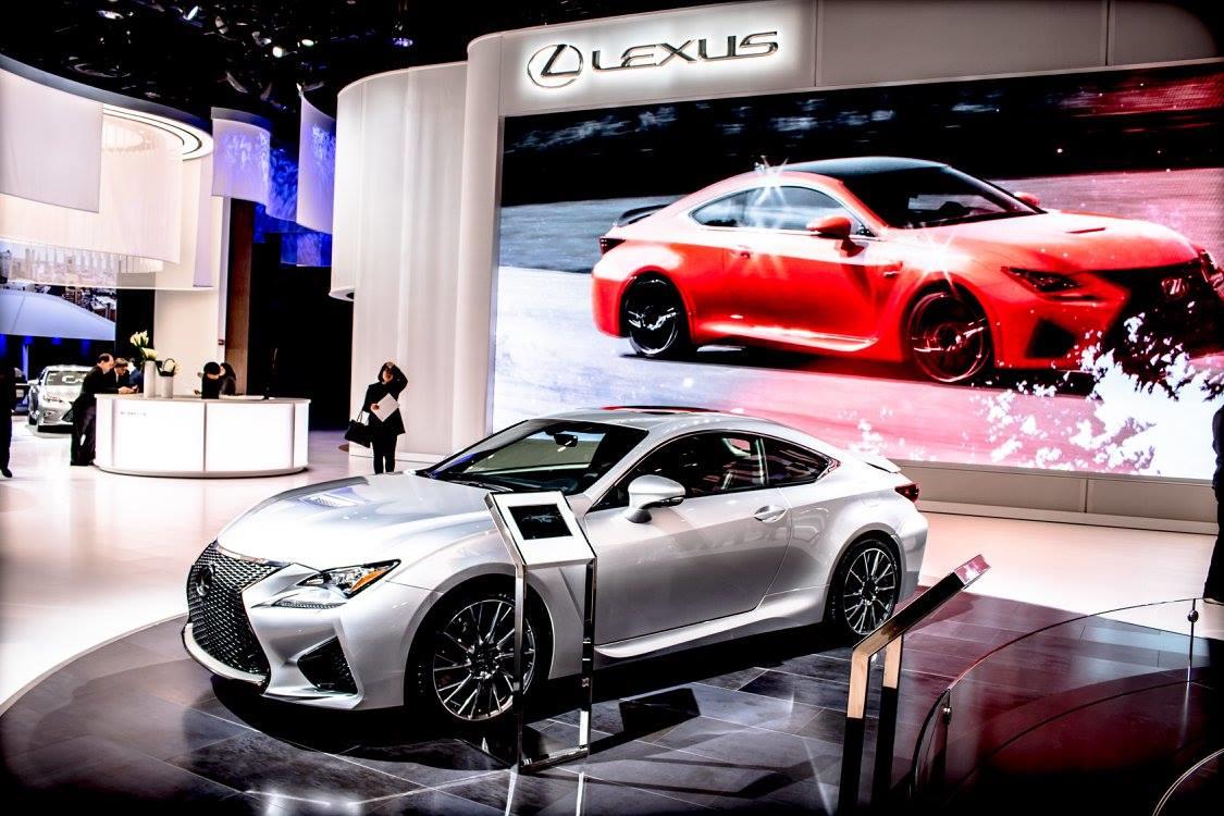 LexusSpain's tweet photo. Entre la revelación del nuevo #Lexus LS 2018 y el debut de nuestro nuevo Display Global, hay mucho que ver Detroit. https://t.co/UUPAOkwrar https://t.co/puIWwNae1X