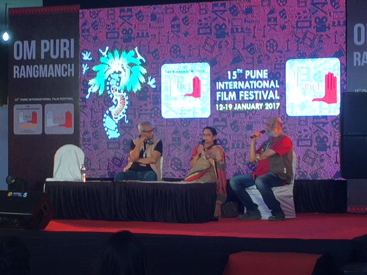 PIFFBazaar's tweet photo. Veteran artist Seema Deo inaugurates the Dadasaheb Phalke Pavillion and the Om Puri Rangmanch at the #PIFFBazaar. https://t.co/aCuPzjMnIb