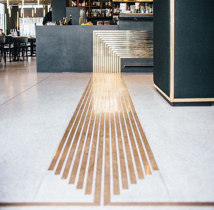 Throwback to one of our favourite flooring details at the Herzog Bar & Restaurant, Munich 💫 #munich #midcentury #herzog #barinteriors