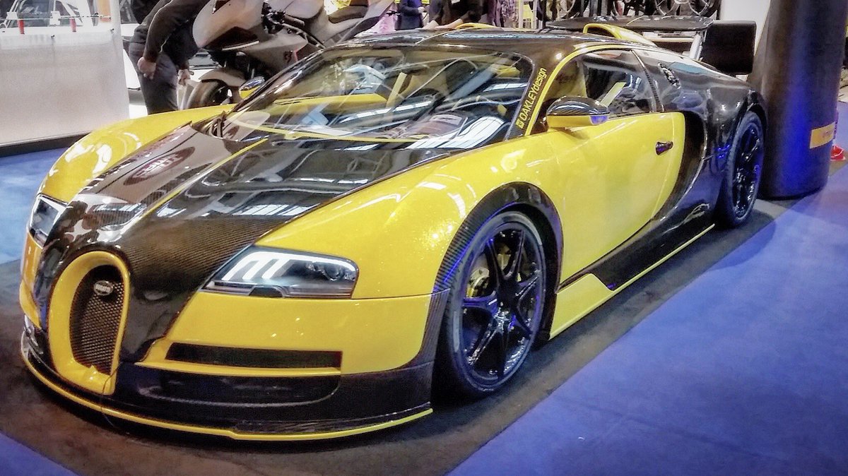 Supercarsofbirm's tweet photo. Breath taker 😍 #oakleydesign #bugattiveyron #PCS17 https://t.co/ghY8MTDGS1