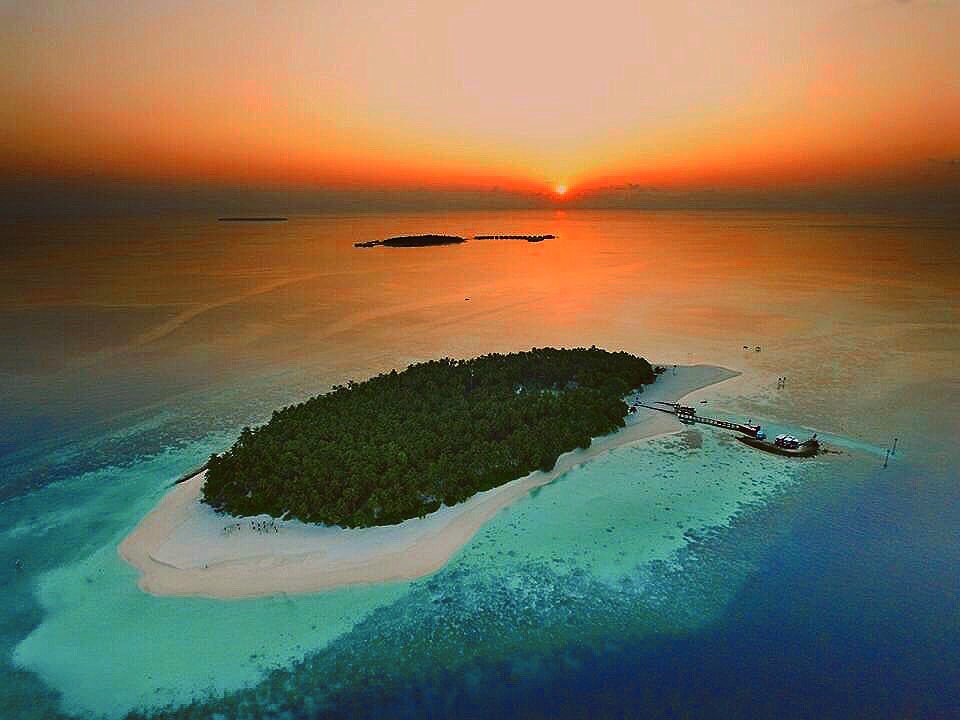 aaaVeeeParadise's tweet photo. We are #aaaVeee 🎈
#NaturesParadise 
#Maldives
https://t.co/6CowhkPenD 💚💙🇲🇻 https://t.co/V50q8mPv0x