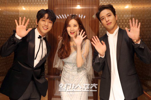 ilgansports's tweet photo. [#31st��든디스크] #정용화 #서현 #황치열 이렇게 훈훈한 MC조합 본 적 있어? 😳 #골든디스크 보는내내 눈과 귀가 즐겁겠다...💗 내 새끼들 움직이는 모습도 궁금하다면 팔로팔로미 ▶️https://t.co/LetOVzg5Ap https://t.co/RaKOPGvPM0