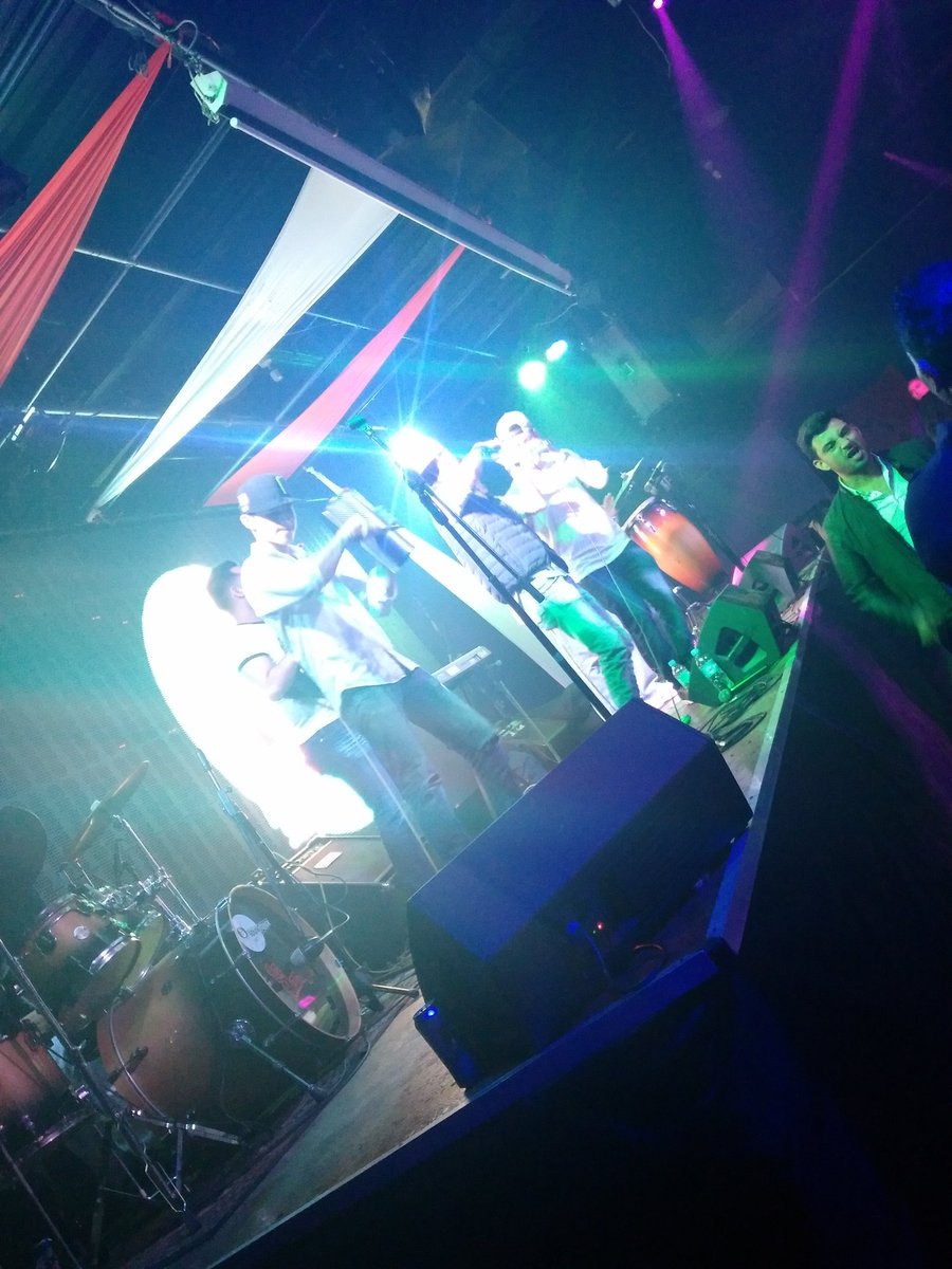 TheKumbiaF's tweet photo. Esto es The Kumbia Flow https://t.co/Z9rTuI1WXt