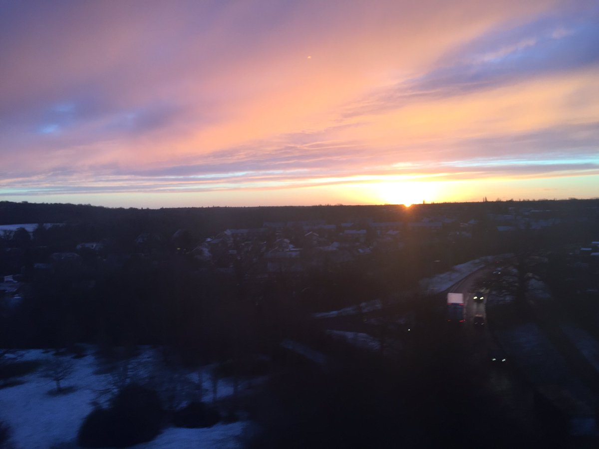 rozzyd75's tweet photo. Tip top sunrise taken from Digswell Viaduct just now @GNRailUK #ontimetoday #tgifriday https://t.co/J4C0f8707C