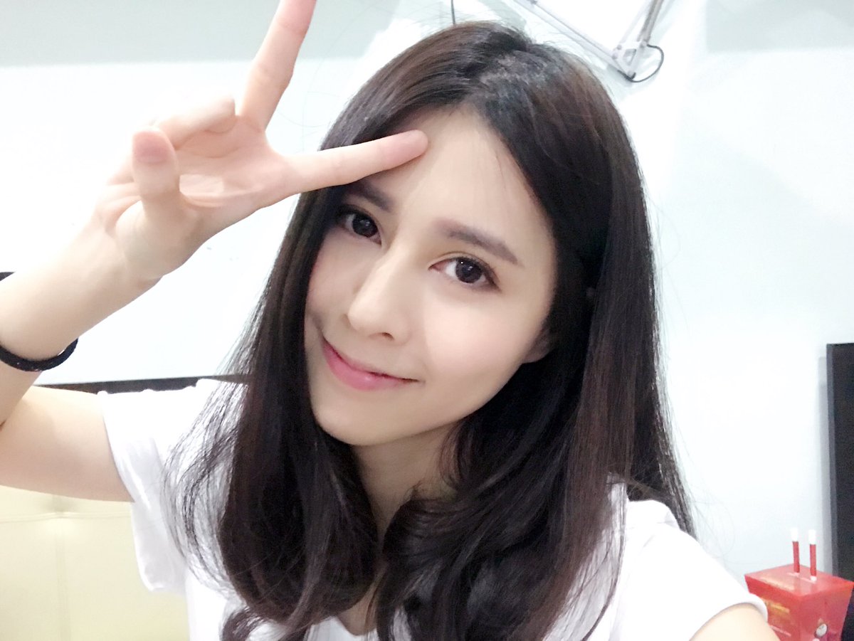 khrisstina's tweet image. 好久沒自拍🤳