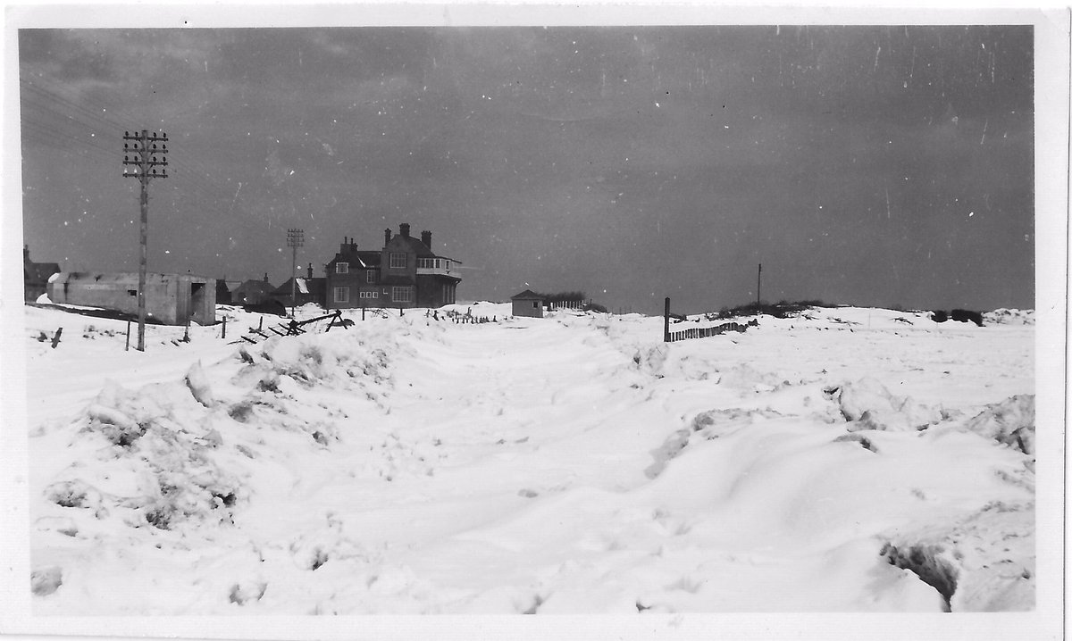 NNorfolkLiving's tweet image. It's 70 years this month since the start of the terrible snow in 1947. Here's one of Brancaster beach #northnorfolk #FlashbackFriday #winter