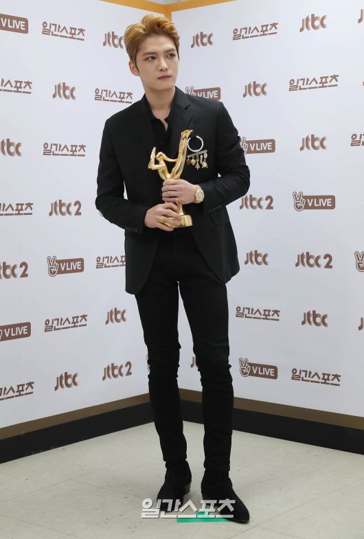 [#31stGDA] Congratulations #KimJaeJoong 😍💐 #31stGoldenDiscAwards #MostPopularAsiaArtist🏆