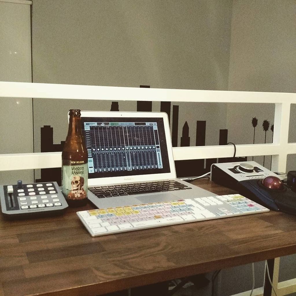 mynameislamps's tweet photo. 🍺 Good morning! 🍺
#mixing #mastering #producing 
#musicproduction #wavesaudio #wavesplugin… https://t.co/Kv8WN9mx15 https://t.co/wcoahKteum