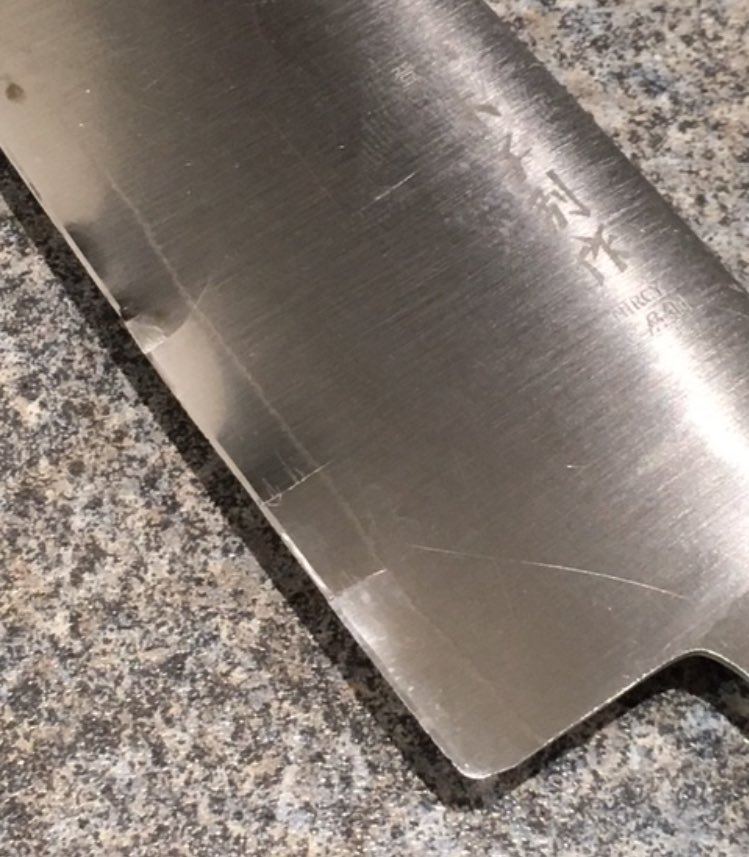 IOShenknives's tweet image. 1.Of course it's damaged! Cutting through frozen food is like cutting through brick!
2.No you're not supposed to!
3.I'm 👍🏻 but not that 👍🏻!😂