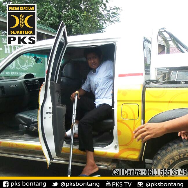 Khidmat hari ini
mngntrkn bpk Bonang k RSUD Bontg utk pmriksaan kecelakaan bbrp hr yg lalu. 
Call centre mobil khidmat Pks btg
08115553545
