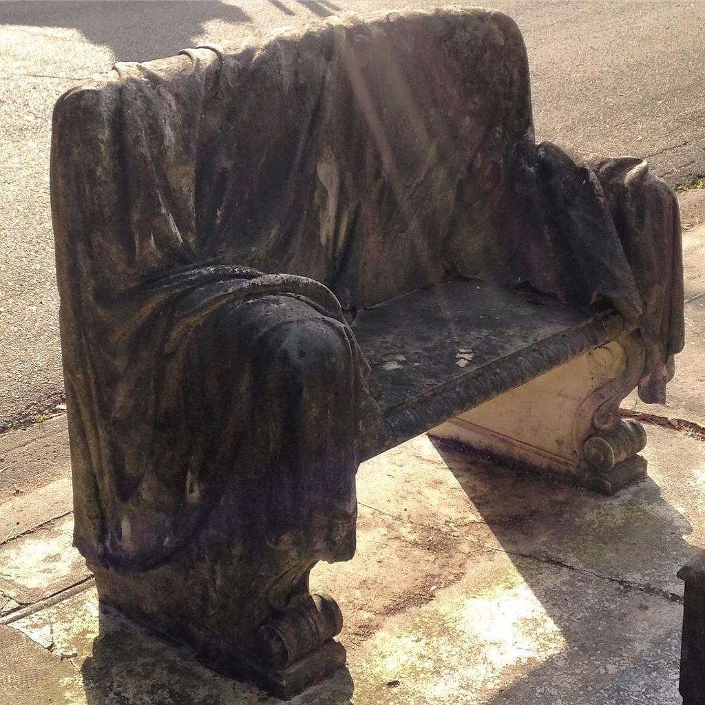 Stone seat #Avignon #saintveran #carving  #draped #theordinarymadeextraordinary ift.tt/2iOtZcl