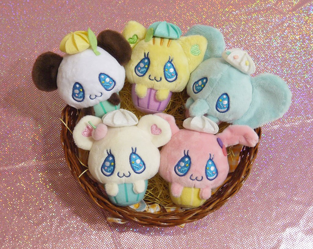 FANSCLUB_SS's tweet photo. 今週末から、カップケーキに憧れマネっこしている動物たち『ポッピンケーキ』の「ぬいぐるみXL」「マスコットキーチェーン」プライズが登場！お近くのゲームセンターへGO！ #ポッピンケーキ #dreamooland #Moo https://t.co/ObCdilqr5i
