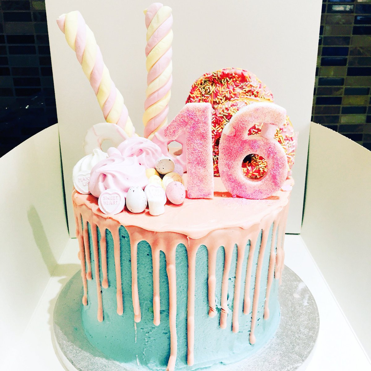 Bluebirdbakeryx's tweet photo. 16th birthday drip cake x https://t.co/RDRPvIncD6
