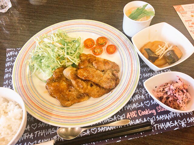 shidayumi11's tweet photo. 1月のAメニュー #ABC cooking
ガーリック風味のお肉美味しかった( ˊᵕˋ )♡ぶり大根や大根のゆかり和えも軽く作れるレシピで、レパートリーに加えようと思いました！ https://t.co/TFg4EqlwDu