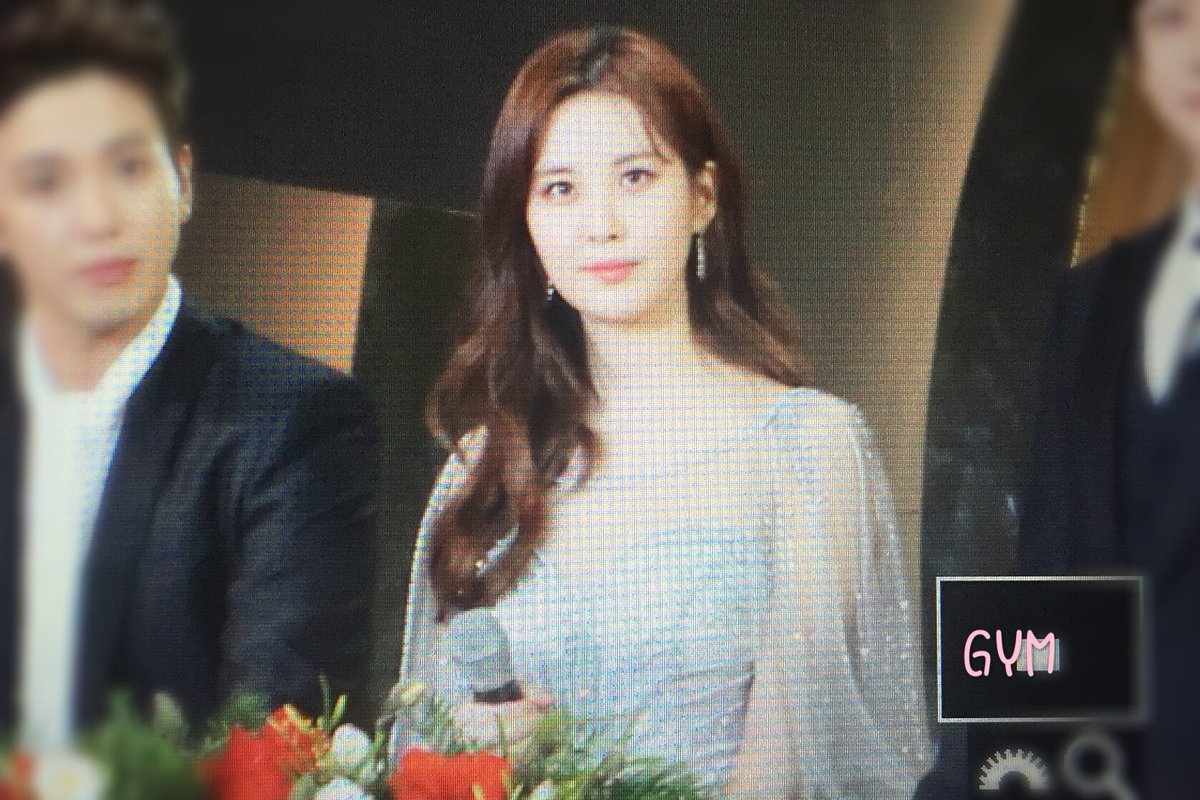 [PIC][13-01-2017]Hình ảnh mới nhất từ "31st Golden Disk Awards" của TaeYeon và MC SeoHyun C2CmOg8VIAAbOuQ