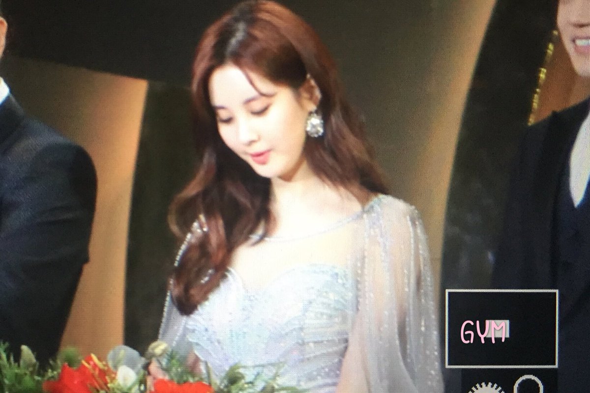 [PIC][13-01-2017]Hình ảnh mới nhất từ "31st Golden Disk Awards" của TaeYeon và MC SeoHyun C2CmOiqUkAADao_