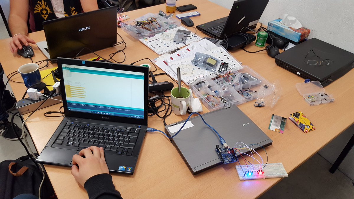 SimplonNice's tweet photo. Atelier Programmation d'objets connectés #Arduino, avec @JGarnier85 Chargée de projet web et pédagogique pour @simplonco 
 #simplon #FabLab https://t.co/fpo1KLtFP3