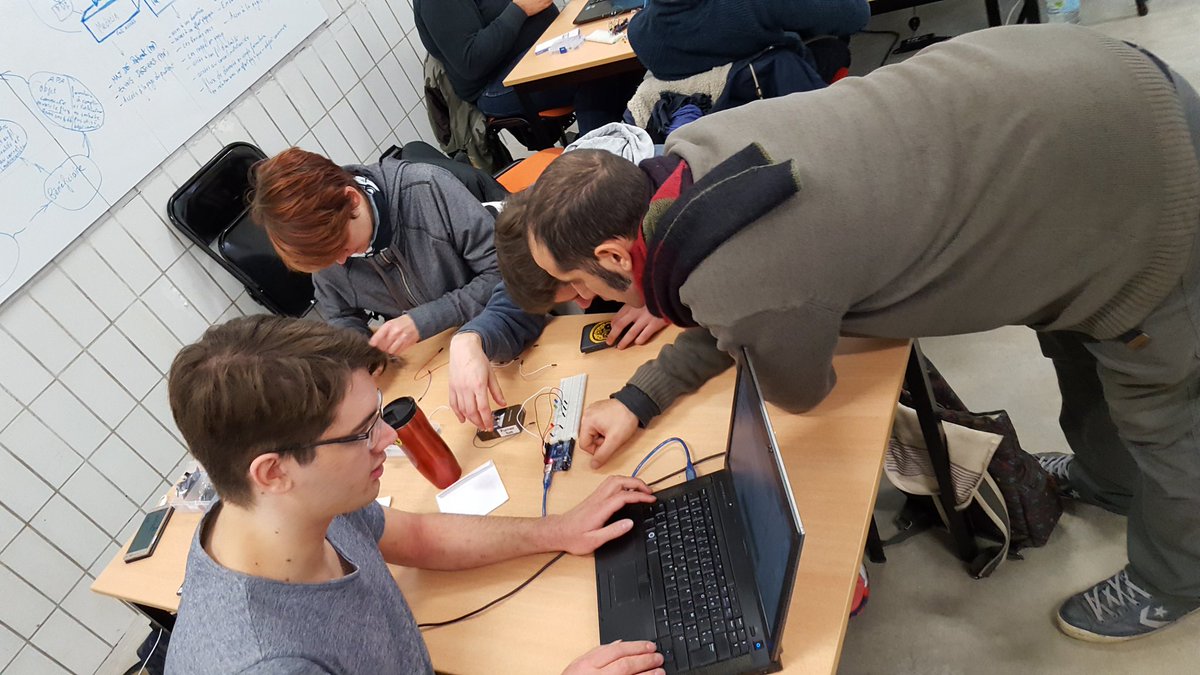 SimplonNice's tweet photo. Atelier Programmation d'objets connectés #Arduino, avec @JGarnier85 Chargée de projet web et pédagogique pour @simplonco 
 #simplon #FabLab https://t.co/fpo1KLtFP3