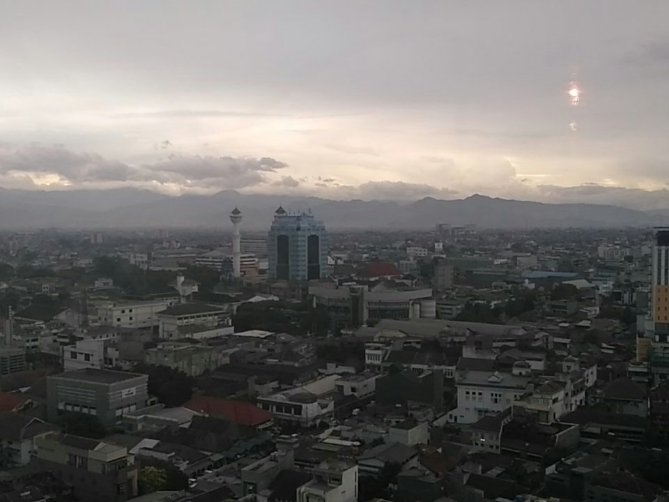 dimasraiin's tweet photo. Sunset view from our @infinite_bdg @infinitebandung https://t.co/9OzznXF4Cv
