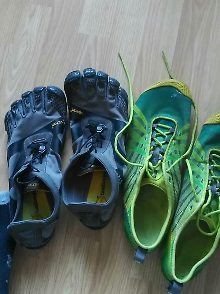 tractorminimal's tweet photo. @LuisAndes @MinimalistasNet Jeje, yo creo que me quedo, por sensaciones, con las Merrell. Siento los dedos más libres.Lástima del upper. A ver si las 5fingers duran más https://t.co/fO161NUGPw