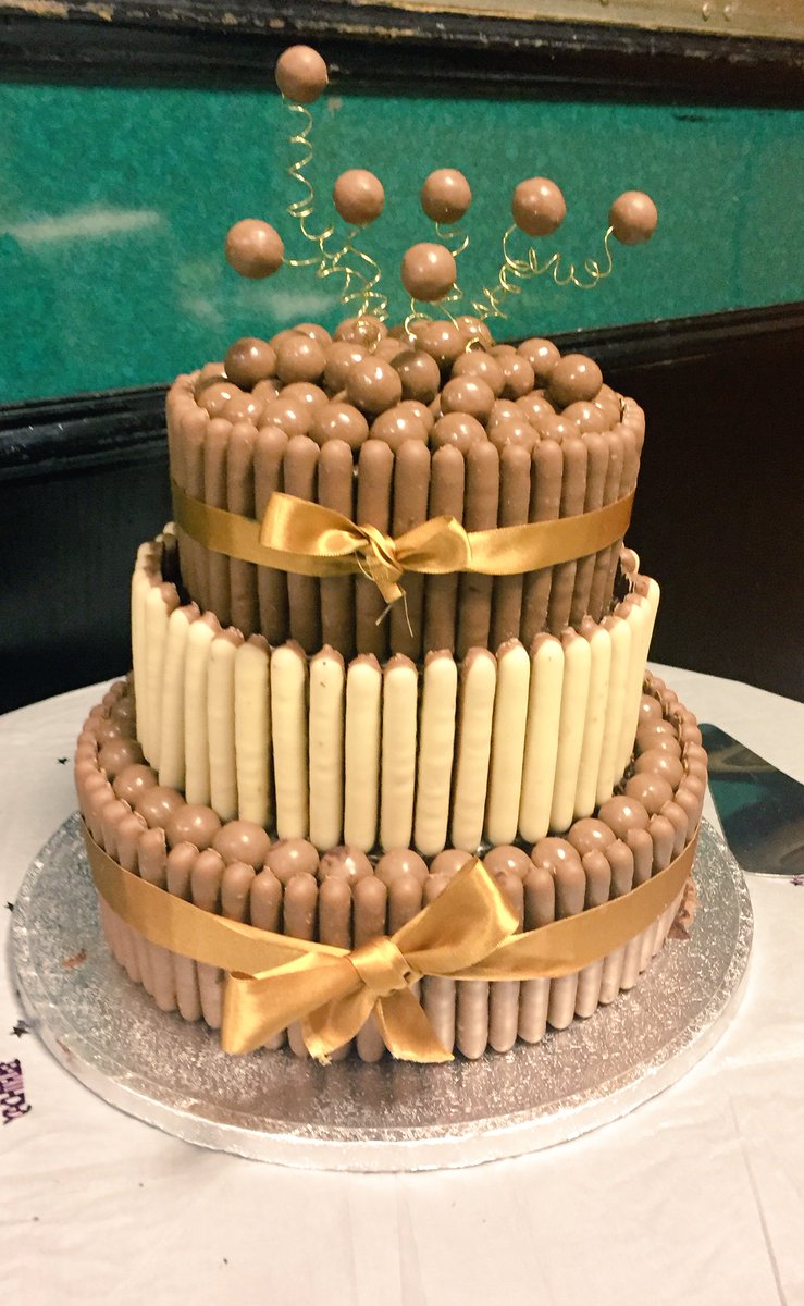 Bluebirdbakeryx's tweet photo. 3 tier triple choc cake https://t.co/NS9mjPMcx1