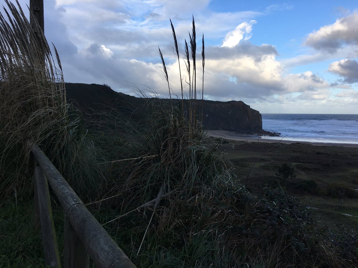 Cruzisima's tweet photo. El día promete @tiempobrasero frío, agua, viento... playa de Xagó Gozon Asturias.... https://t.co/V3xsMV3tO7