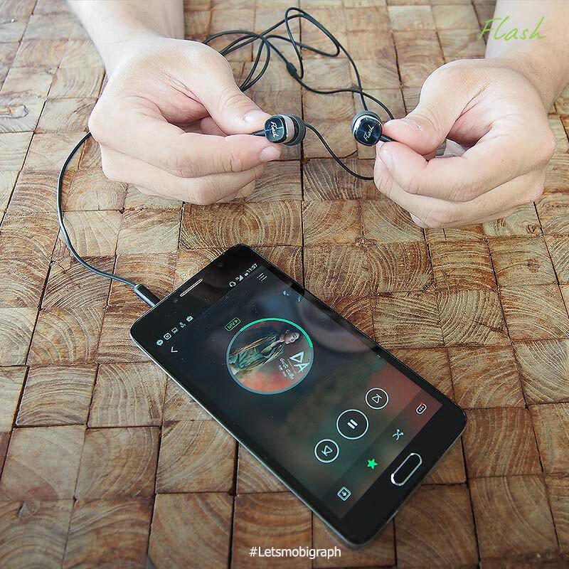 Musik bisa membuatmu lbh pintar! Membantu otakmu bekerja lbh keras dgn memberikan kualitas audio terbaik disekitarmu. #HiFi on #FlashPlus2 🎧