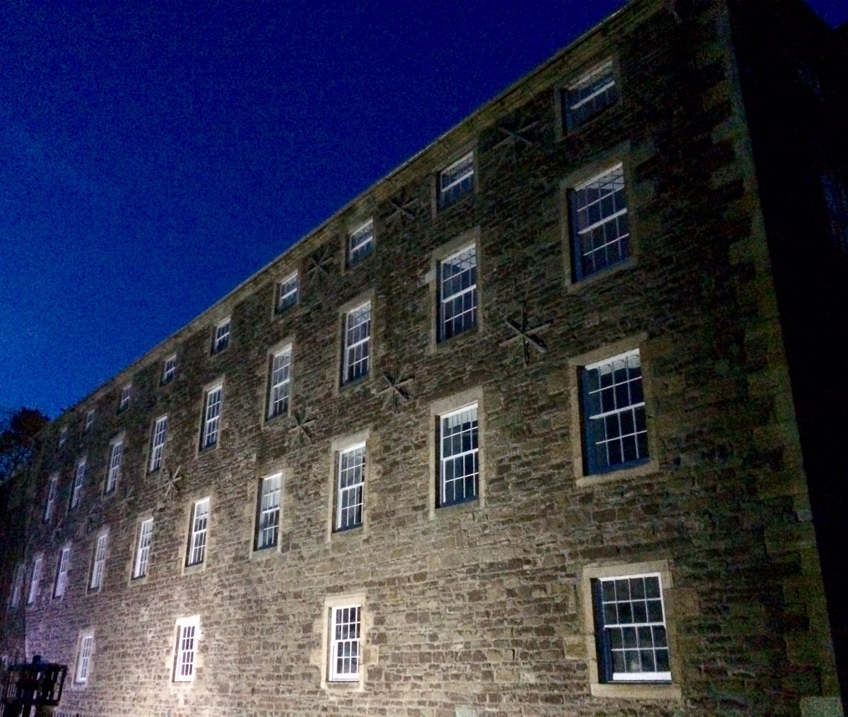 catbateson's tweet photo. Snowy twilight @newlanarkwhs - stepping back into the past with an added wintry atmosphere! #nofilter #historyinthecold #snow https://t.co/192nq2W0HX