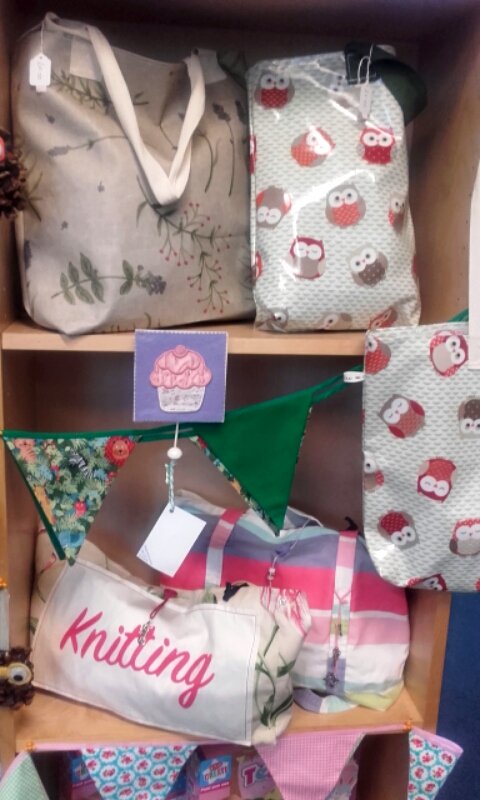 Bag some hand crafted gifts today <a href="/BrassRingCo/">Brass Ring Co</a> craft shop <a href="/CoppiceLibrary/">FriendsofCoppiceLibr</a> :) <a href="/TraffLibraries/">Trafford Libraries</a> <a href="/SaletownToday/">Sale Today</a> @SaleTownCentre <a href="/SWVMagazine/">SaleWestVoiceMag</a>