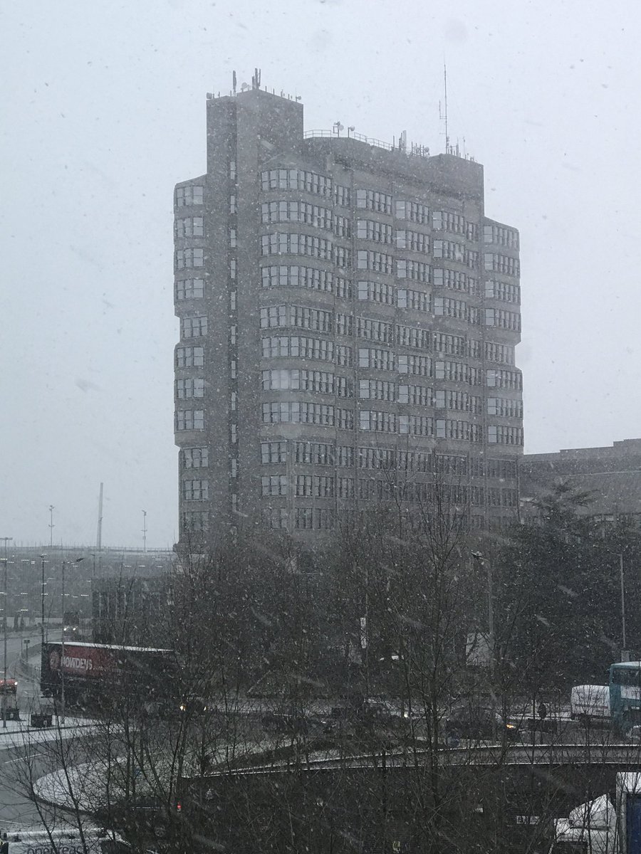 firas_sarhan1's tweet photo. Snowy Buckinghamshire this morning @inside_ayles @bucks_herald @officialmix96 @_aylesbury @bbcweather @astonclinton_rt @TheWaterside1 https://t.co/xAtMKHYo1H