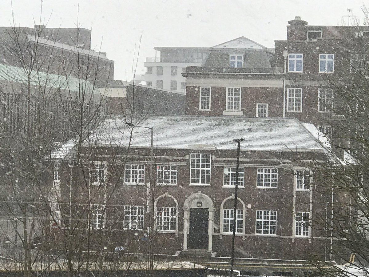 firas_sarhan1's tweet photo. Snowy Buckinghamshire this morning @inside_ayles @bucks_herald @officialmix96 @_aylesbury @bbcweather @astonclinton_rt @TheWaterside1 https://t.co/xAtMKHYo1H