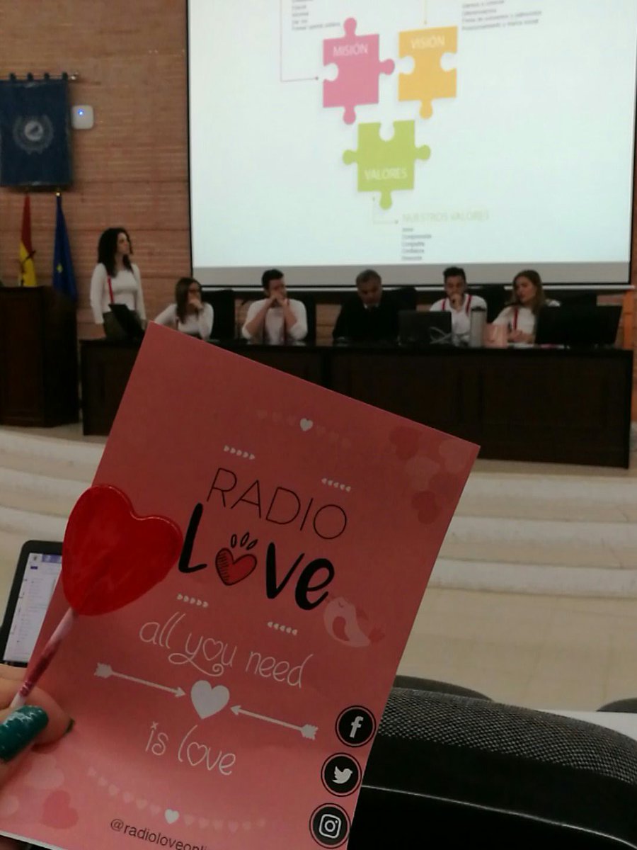 forrestrun_mlg's tweet photo. .@radioloveonline nos ha traído piruletas!!  Eso sí, luego tendremos que salir a correr para quemarlas... pero muy buen detalle ❤ https://t.co/JMdcl0zAZL