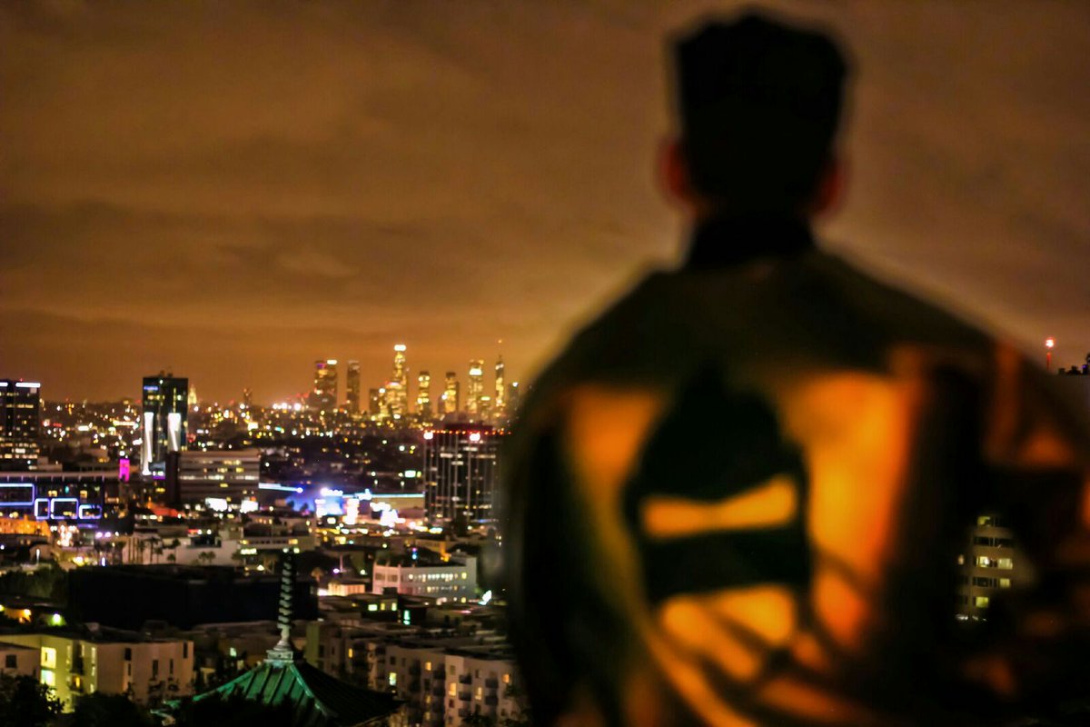 teambnzo's tweet photo. #BNZo has a dream, we want the world to gear 🆙 &amp; #BeFuture all our #StreetWear is Lit 💥 designed by @michaelbenzlive photo 📸 by @GUZZLE31 https://t.co/Z3TuiAEHiU