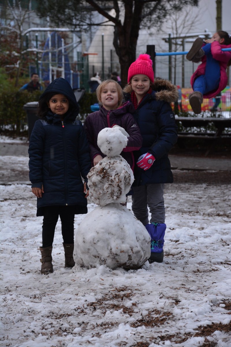 isb_ecc's tweet photo. Some people don't like snow...we love it! Snow = busy play and collaboration in the ECC. #ecclearns https://t.co/mZkE2G6dRY
