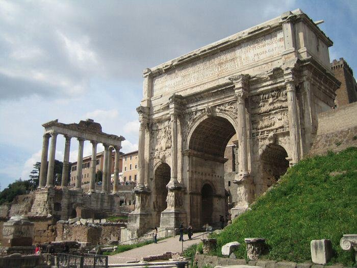 FocusStoria's tweet photo. #Accaddeoggi
#16gennaio 27 a.C.
Nasce l'Impero romano. 
Il senato di #Roma nomina "Augusto" Caio Giulio Cesare Ottaviano. https://t.co/IIYVKykNge