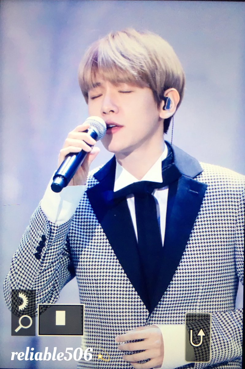 reliable506_bh's tweet photo. 170113 🎤 #백현 https://t.co/EDAxqoLMbP