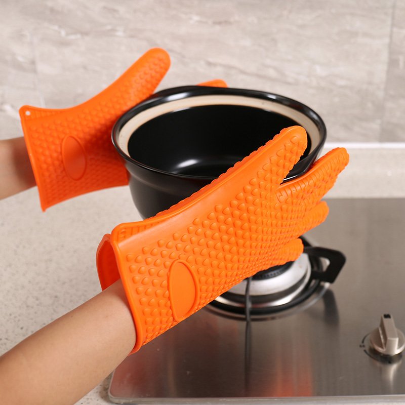 mfkbo32012's tweet photo. Different style of heat-resistant silicone gloves with cotton inside. #siliconegloves  #siliconeovenmitten #waterproofglove #microwaveglove https://t.co/7IEgvY9xh6