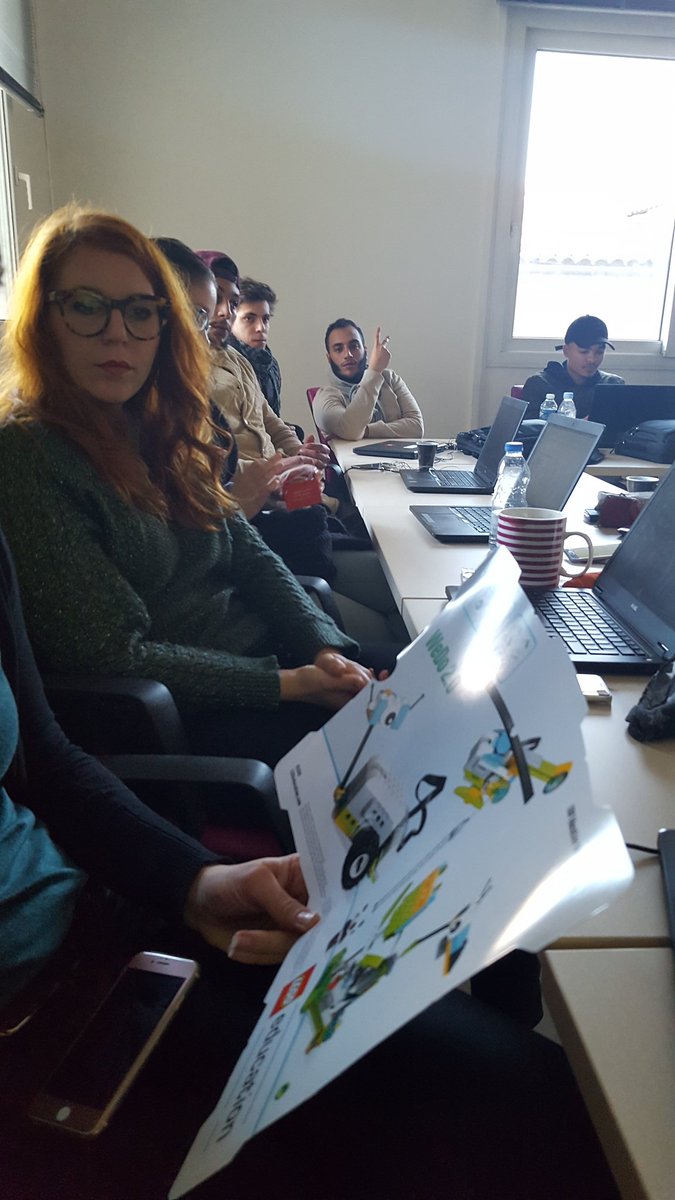 UpToNum's tweet image. Un beau partenariat en cours avec la médiathèque Shakespeare pour apprendre à coder avec la robotique. On vous en dit plus ASAP 😉