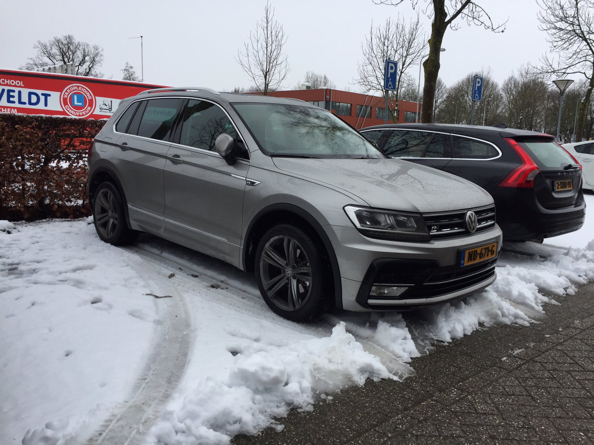 C2Cuw0eXEAACZpz.jpg:large