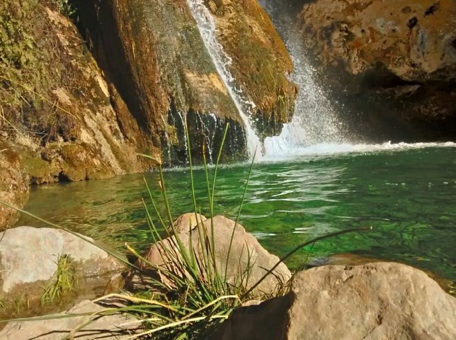 "Hay algunas maravillas a las que sólo se puede acceder por estrechos senderos" #FelizFinde elmasdeborras.com