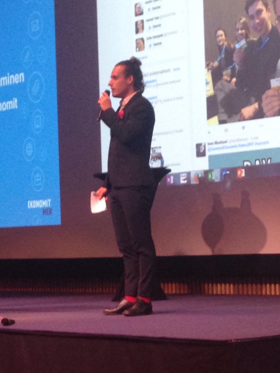 enklaavi's tweet image. Lappeenrannan oma Kylli lavalla :) #intro2017 @SuomenEkonomit