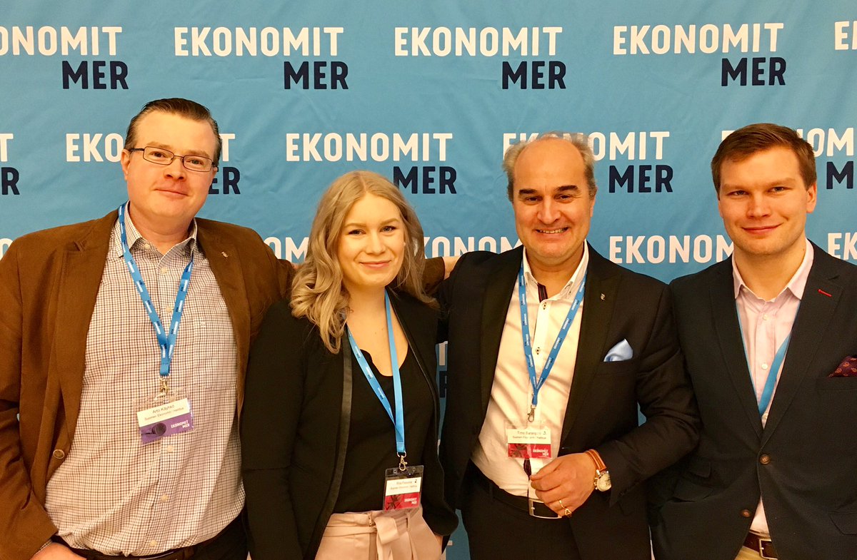 ArtoKayhko's tweet image. @SuomenEkonomit hallituslaiset valmiina #intro2017 starttiin 👍