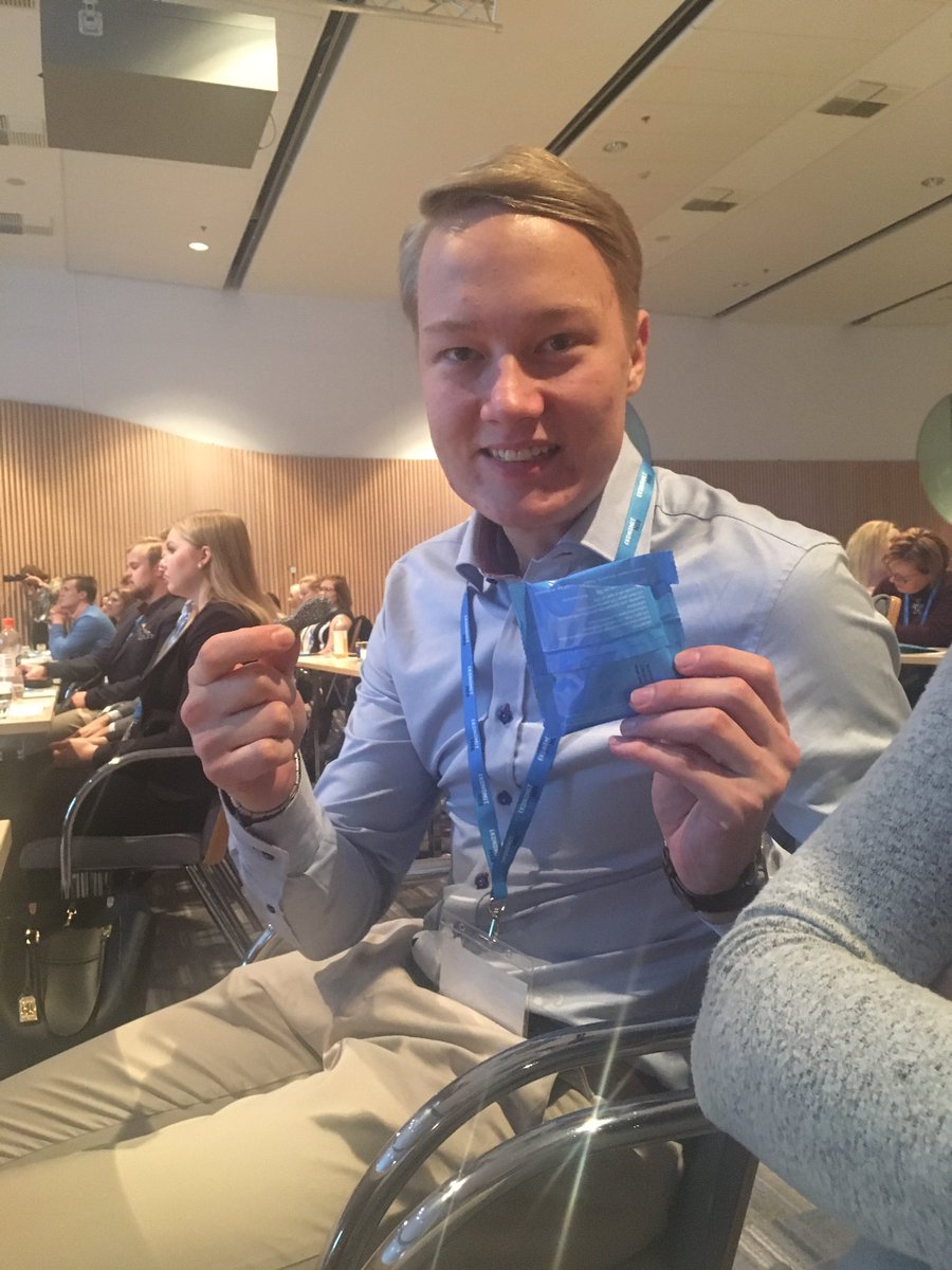 MKstyrelsen's tweet image. Sekreterare Peik tycker om godisen på #intro2017 #merkantilaklubben @SuomenEkonomit