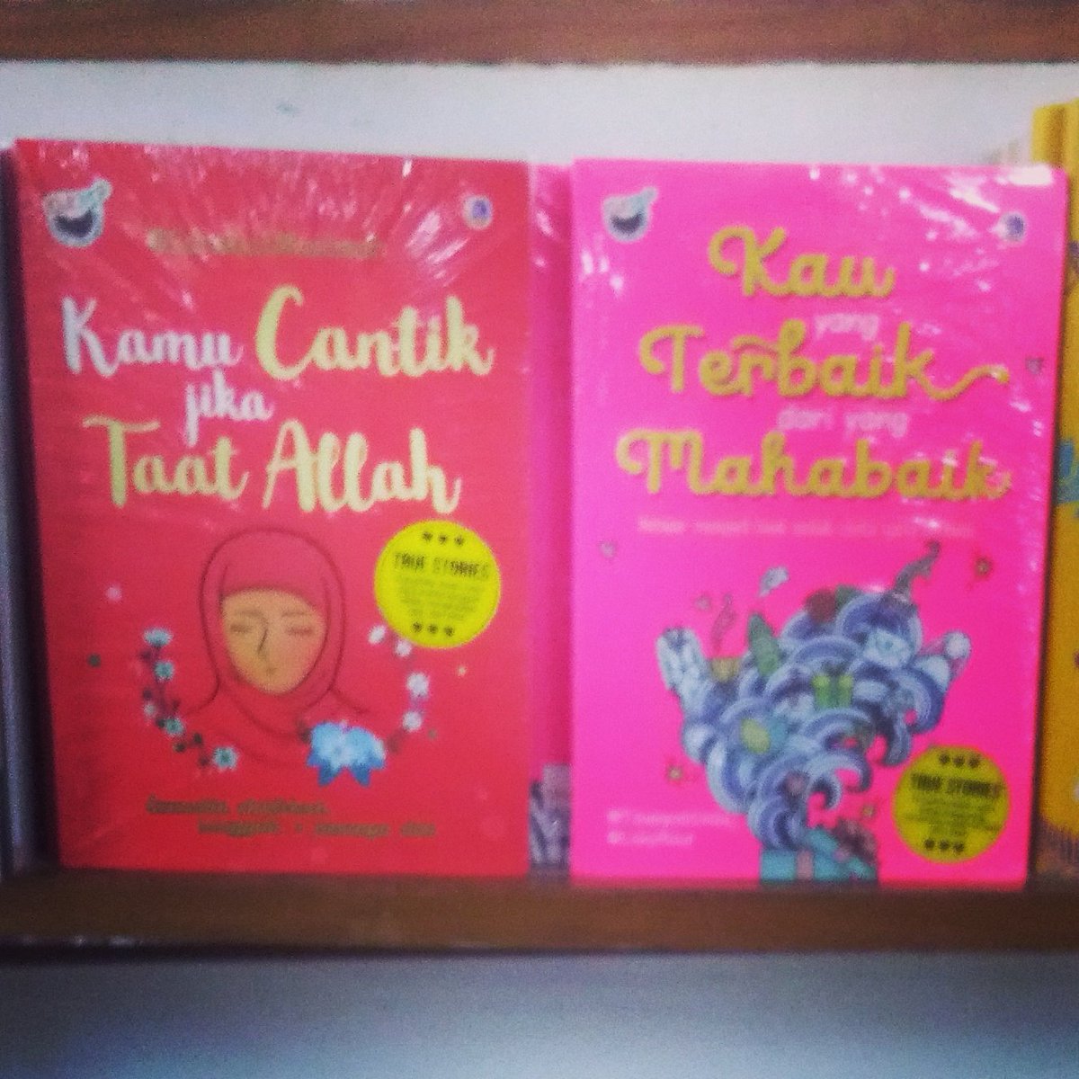 Raditya_nduth's tweet photo. Ready Stock @GRAMEDIALAMPUNG @GramediaKedaton @WahyuQolbu @infobukuID 
#novelislami https://t.co/6tRqQ6NNdc