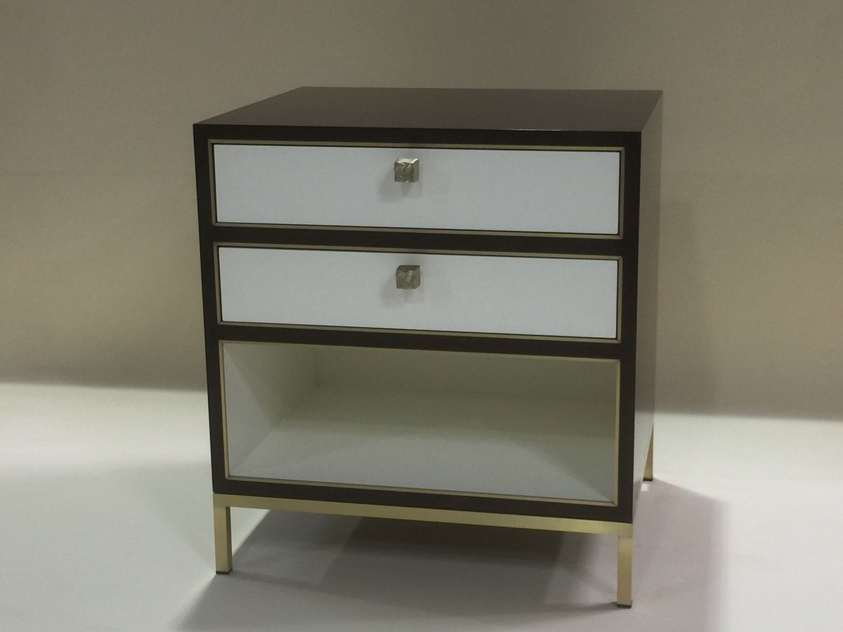 manbornecustom's tweet photo. Lovely nightstand made by @manbornecustom for @Langham_London  with stunning handles by @PhilWattsDesign #bespoke #furniture https://t.co/vv3fS1w7vF