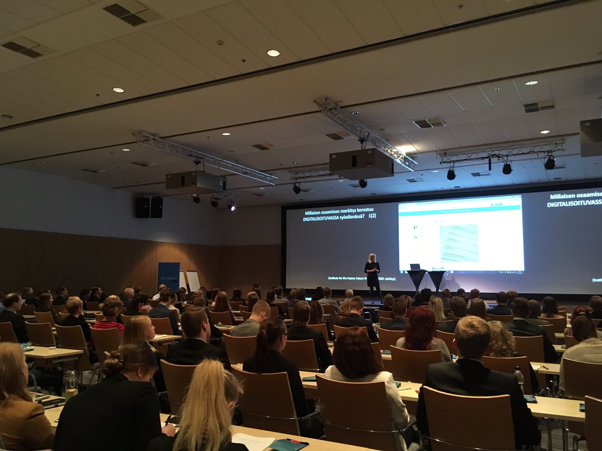 SalAnniina's tweet image. Ekonomeja kohtaamassa @SuomenEkonomit #intro2017